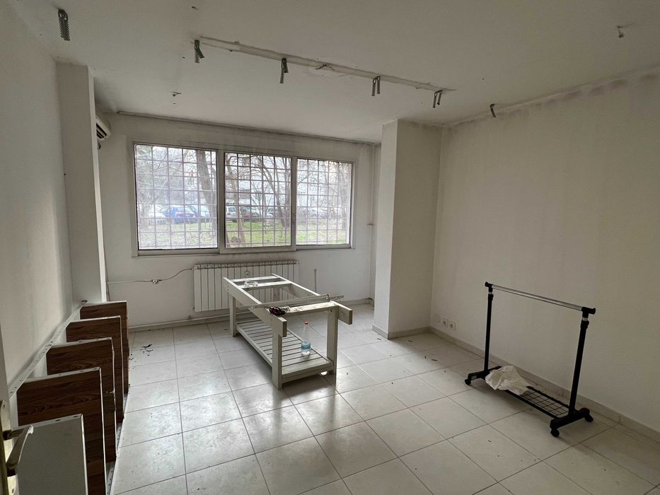 Голям офис под наем в ж.к. Младост 1 до Макдоналдс