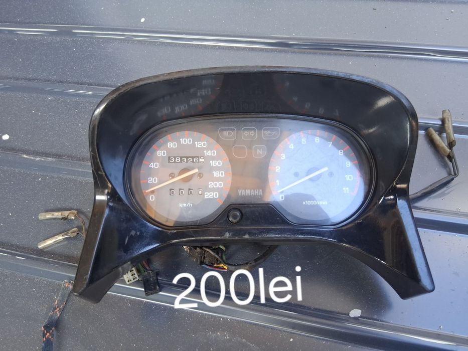 Dezmembrez Yamaha xj 600