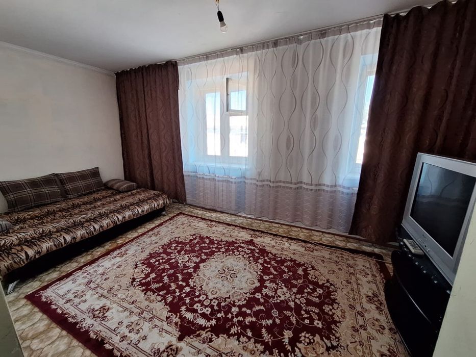 Чистая 2 х комнатная квартира .