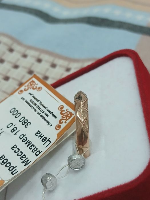 Продам кольцо золотое новое размер 18