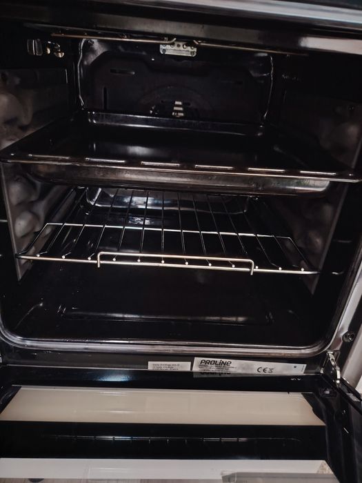 Vând aragaz electric