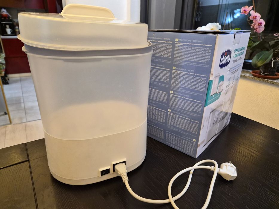 Sterilizator electric digital si uscator pentru biberoane si accesorii mici Chicco