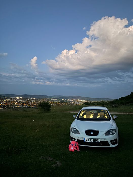 Seat Leon FR 1.8 TSI, 210.000 km, motor refăcut complet, pistoane și injectoare noi distribuție, întreținut bine, acte ok, 8000€, negociabil. Preț bun