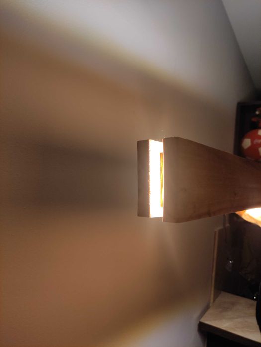 Лед лампа от дърво