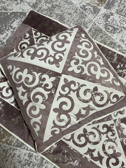 Комплект Корпешки и подушки продам