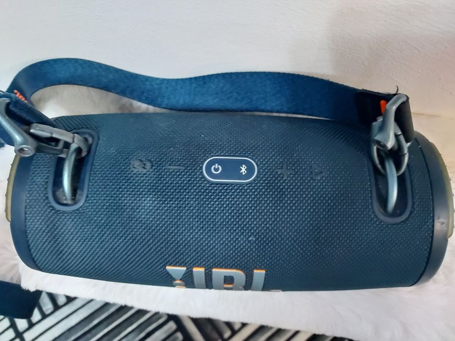 Boxă JBL cu curea