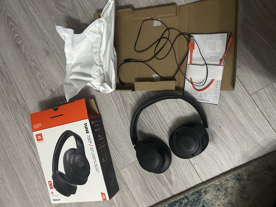 Casti jbl tune 720bt folosite rar in stare ca noua