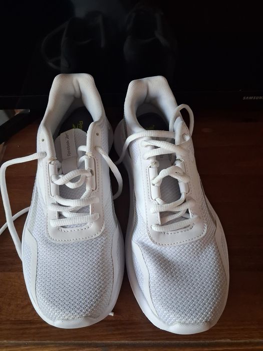 Продавам обувки Reebok