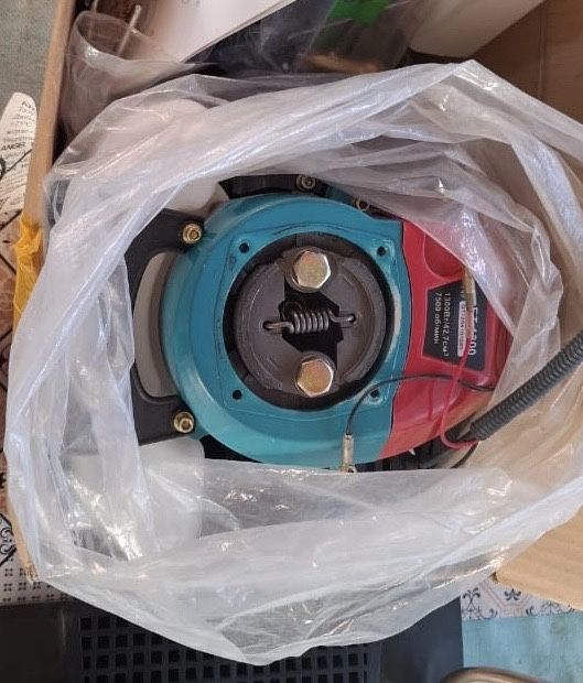 Тример для газона.