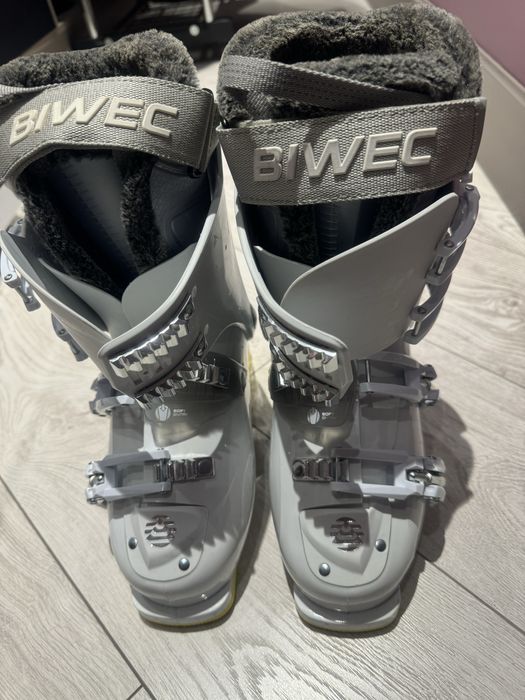 Лыжи, ботинки +палки комплект