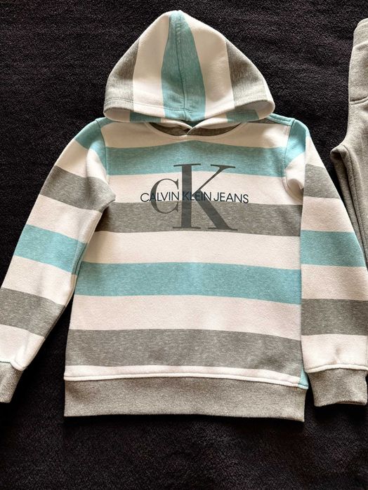 Trening pentru baieti, Calvin Klein, marime 7 ani - 122 cm