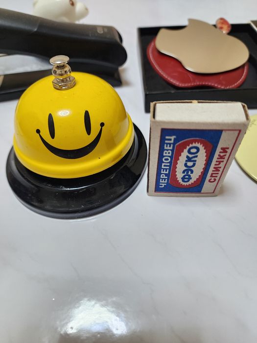 Зеркало карманное и другие.