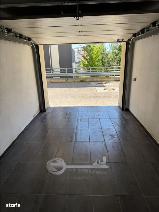 Apartament 3 camere +terasa +boxa+garaj, Pacurari