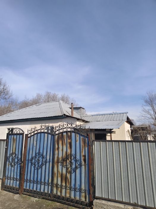 Үй сатылады. Буашева 21