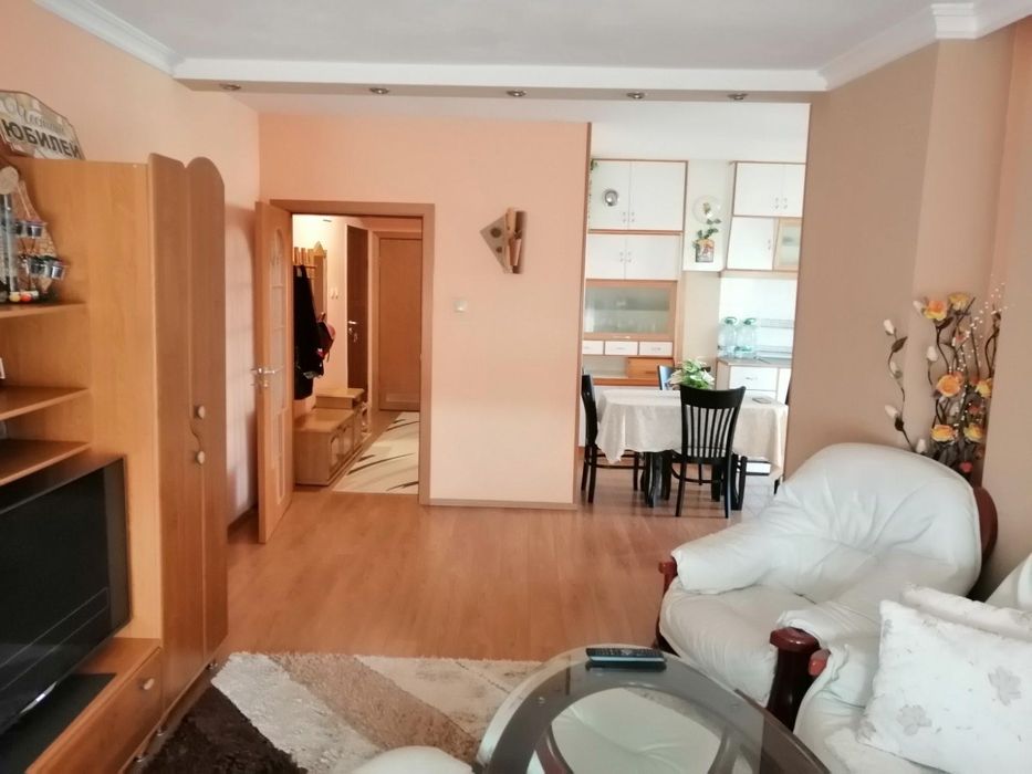 Дава се под наем Тристаен апартамент в Разград, Варош - 92 кв.м за 479.4 € - Снимка #2