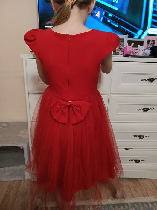 Продам платье  очень красивое