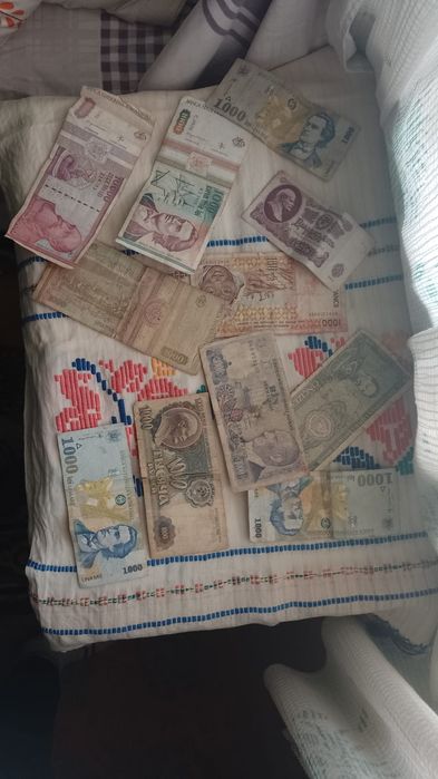 Vînd bancnote vechi