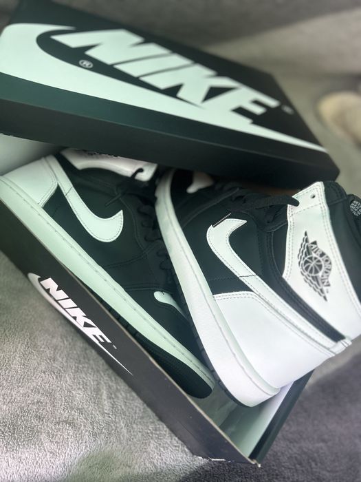 Jordan 1 reverse panda