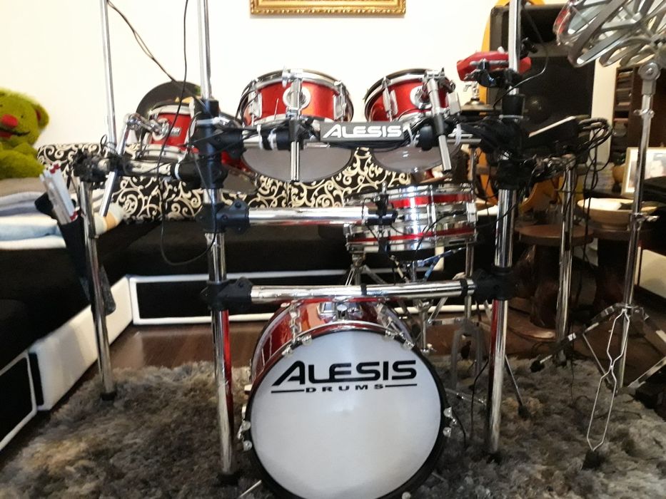 Tobe electronice editie limitata.Alesis Strike