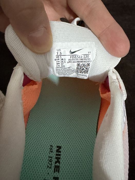 Кроссовки новые Nike