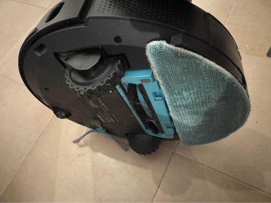 Aspirator robot Cecotec Conga cu mop și stație de auto-golire