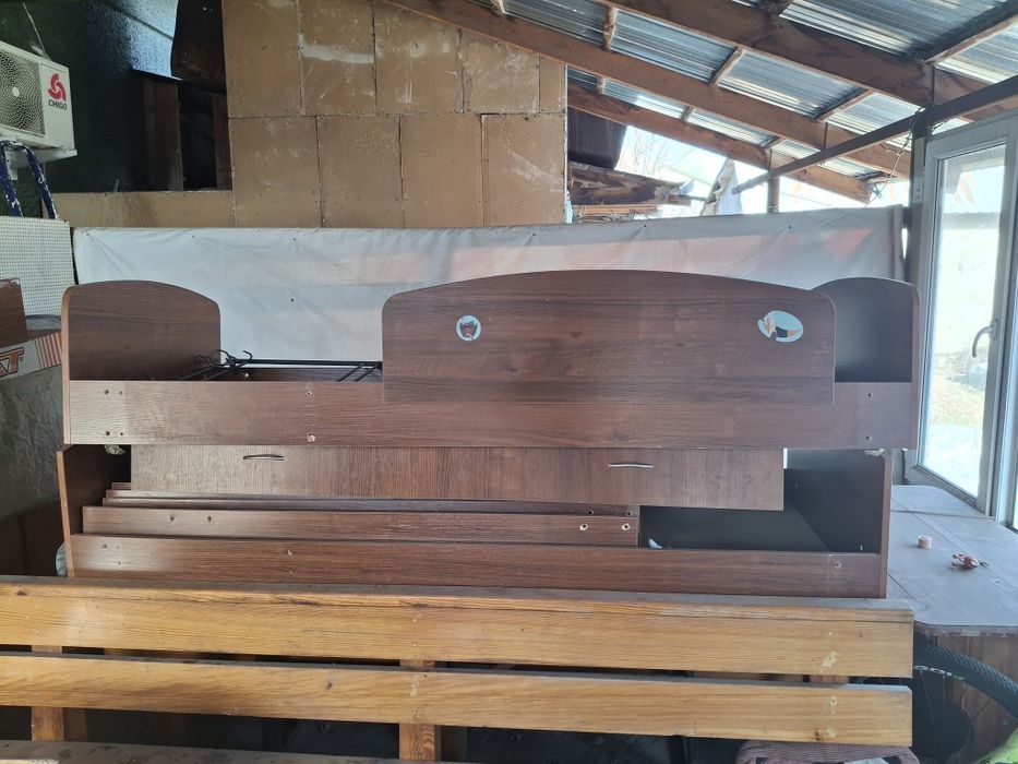 Двухярустный кровать