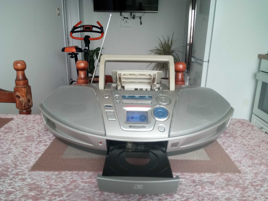 Радиокасетофон+CD- Панасоник.