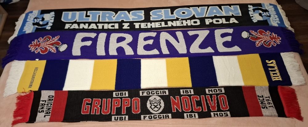 Футболни шалове ,тениски и знаме