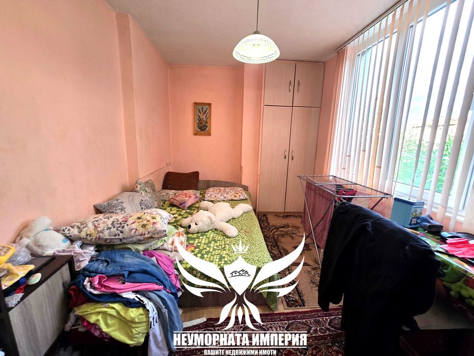 Продавам тристаен 68кв.м. на 4ти етаж с метален гараж в гр.Асеновград, квартал Изток