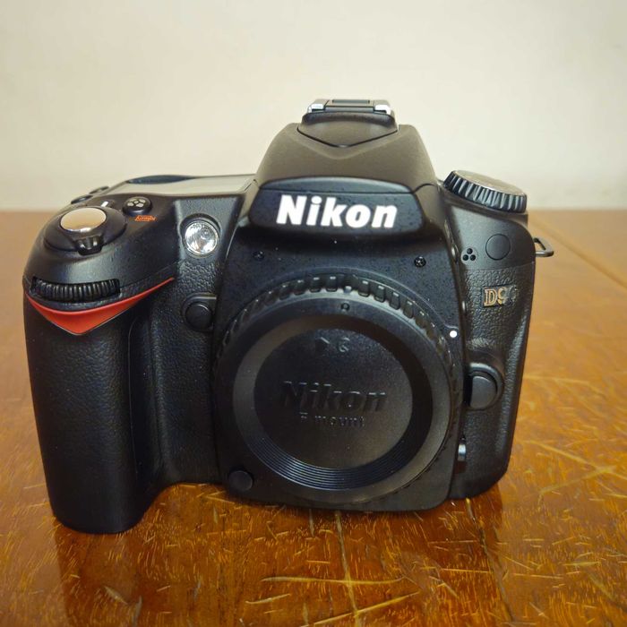 Nikon D90 + obiectiv 18-55mm VR – stare bună