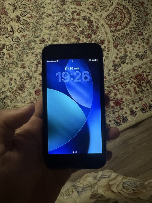 Продам айфон се2020