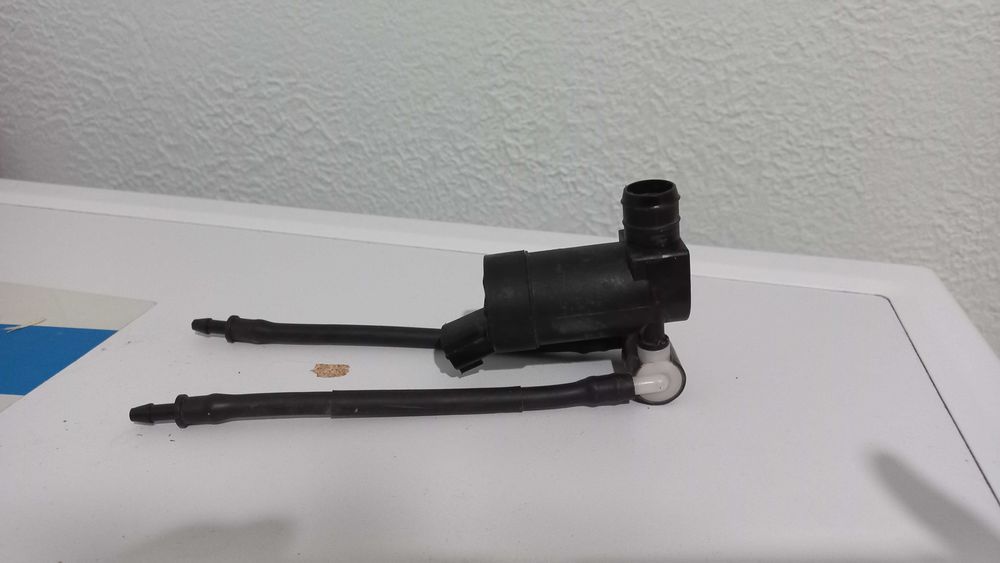 Насос (моторчик) бочка стеклоомывателя