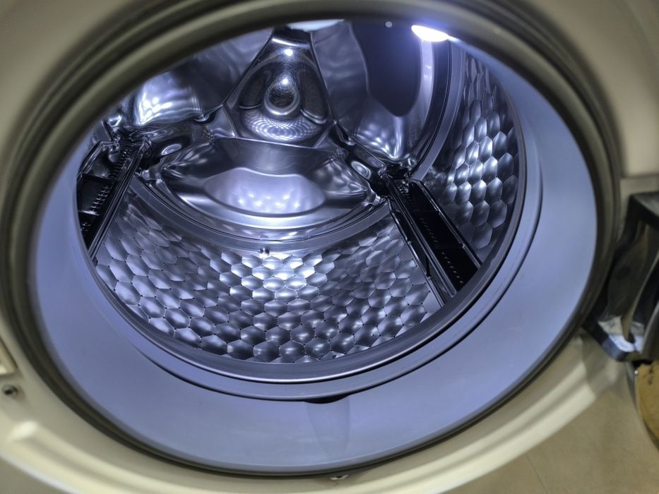 Пералня Miele W 5877 WPS - 8кг. 1600об. Лимитирана серия с пара .