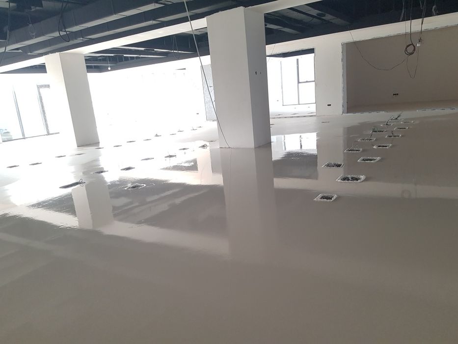 Nalivnoy pol. Laminant, tarket, kavralon