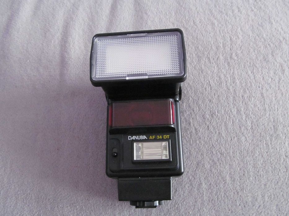 Pentax MZ 50 foto cu film , srl cu blitz Danubia , jucarii
