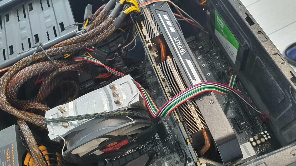 Vand desktop PC Gaming i7 - 32 Ram - SSD - GeForce GTX 1080 Ti 11GB DDR5, in stare excelenta