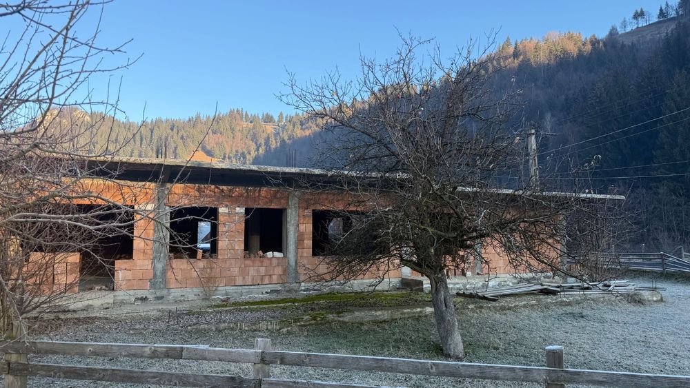 Teren și construcție