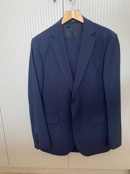 Костюм, подходящ за абитуриент