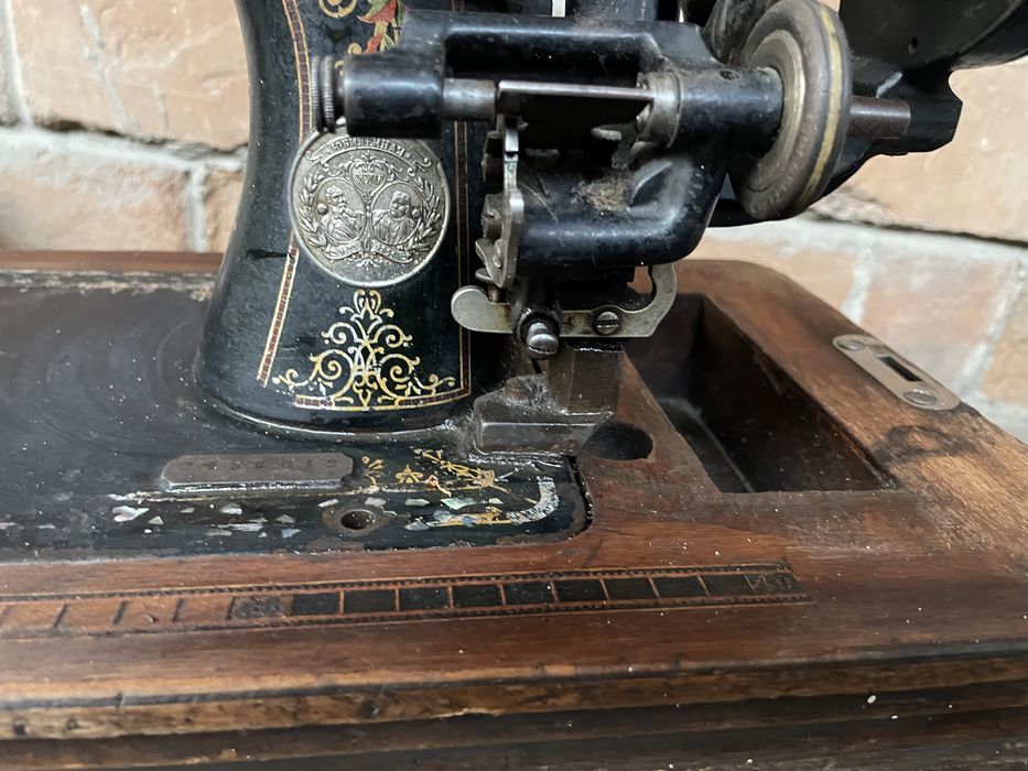 Продам рабочую швейную машинку