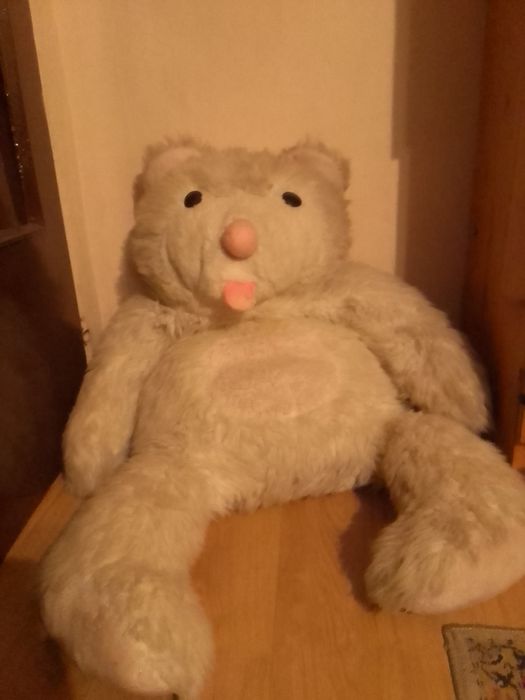 Огромно бяло плюшено мече само за 45 лева