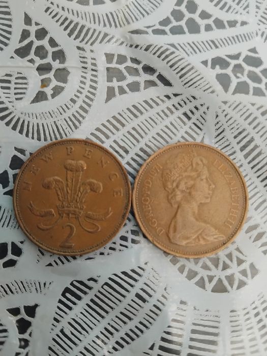 2 Нови пенса 1971 (монетите са два на брой) непочистени