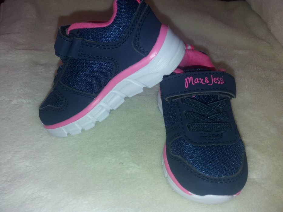 Сандалики на девочку