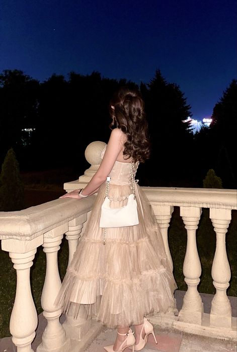 Бежевое вечернее/выпускное платье