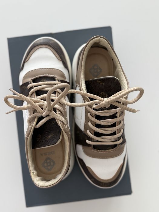 Обувки на Desa