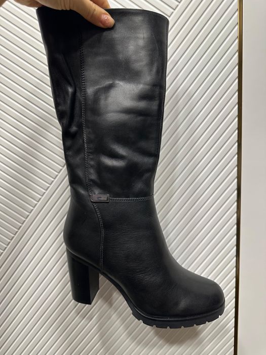 Зимние сапоги на каблуках