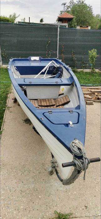 Barca pescuit -din fibra de sticla