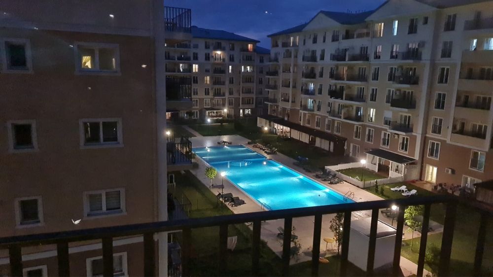 Apartament 2 camere si parcare, 50 mp Cosmopolis, complet mobilat, proaspat zugravit, langa centrul comercial, linistit-vedere spre spatele blocului
