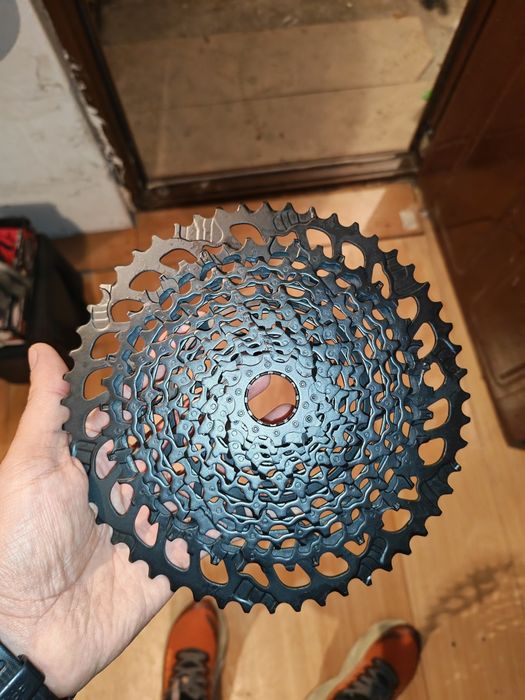 Pinioane 10- 52 t plus butuc Sram