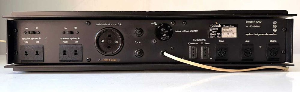 Statie Amplificator cu Radio Sonab R 4000 – Sunet Suedez de Excepție