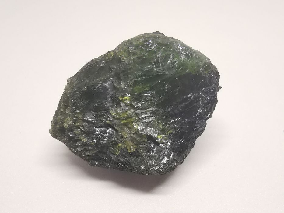 Зелен турмалин с черно покритие